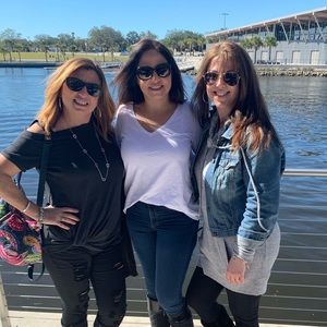 Meet your Posher, Ivis